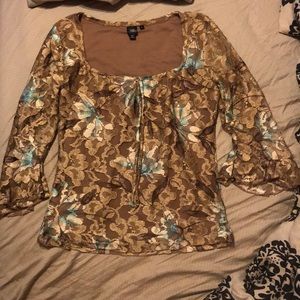 Like new!! Ladies quarter sleeve top
